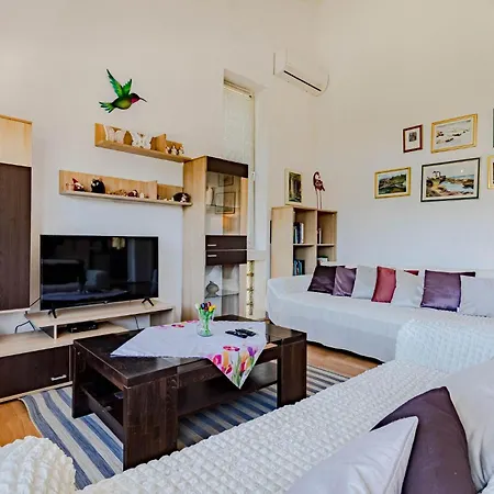 Cozy Apartment In Zrnovo With Kitchen Apartment Zrnovo