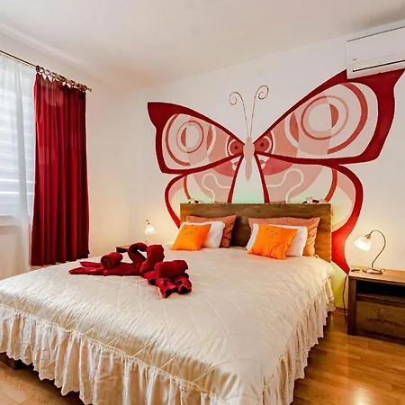 Cozy Apartment In Zrnovo With Kitchen Apartman *