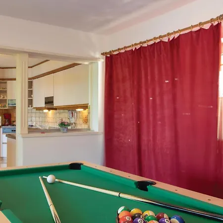 Cozy Apartment In Zrnovo With Kitchen Apartment *