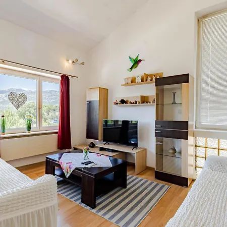Cozy Apartment In Zrnovo With Kitchen Apartman Zrnovo