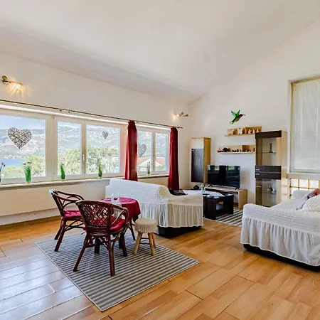 Cozy Apartment In Zrnovo With Kitchen * Zrnovo