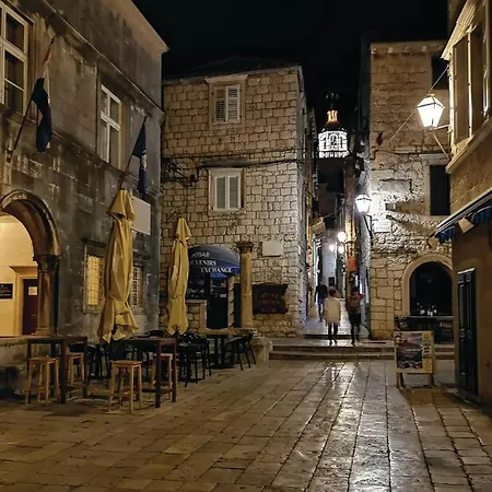 Cozy Apartment In Zrnovo With Kitchen